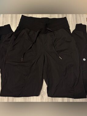 Dance studio mid rise joggers black size 4